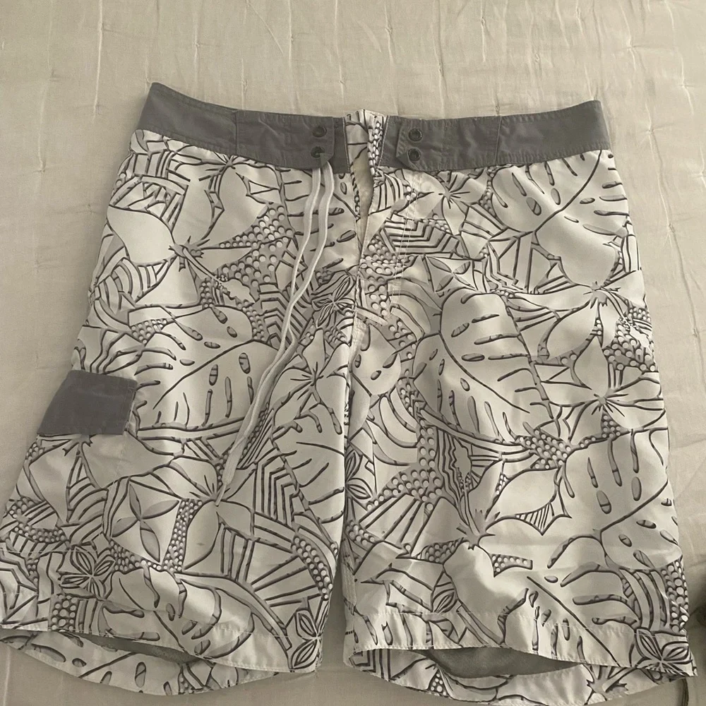 Old Navy Men's Gray Patterned Board Shorts